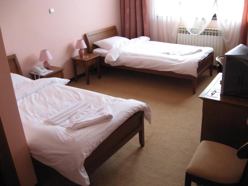 Hotel Vila Sunce Stara Pazova Pokoj fotografie