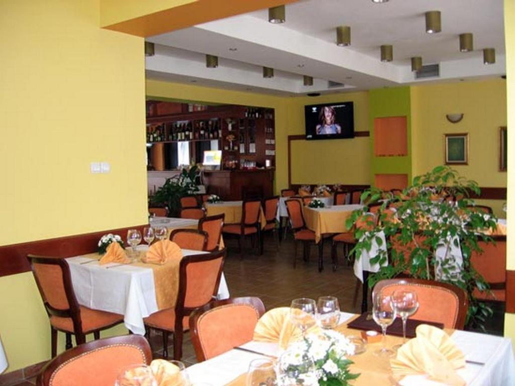 Hotel Vila Sunce Stara Pazova Exteriér fotografie