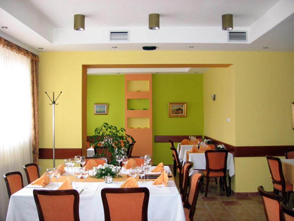 Hotel Vila Sunce Stara Pazova Exteriér fotografie