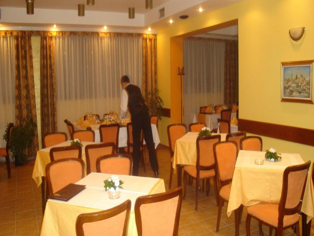 Hotel Vila Sunce Stara Pazova Exteriér fotografie