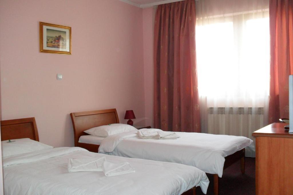 Hotel Vila Sunce Stara Pazova Pokoj fotografie